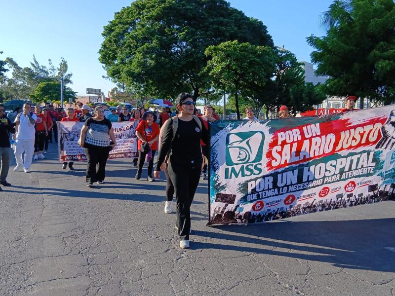 ¿Por qué marcharon trabajadores del IMSS en Veracruz? Exigen mejores condiciones