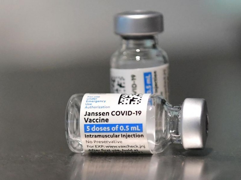 Por riesgo de trombosis, limitan uso de vacuna de Janssen