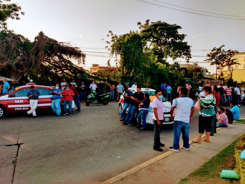 Taxistas pozarricenses detenidos en medio de  manifestación