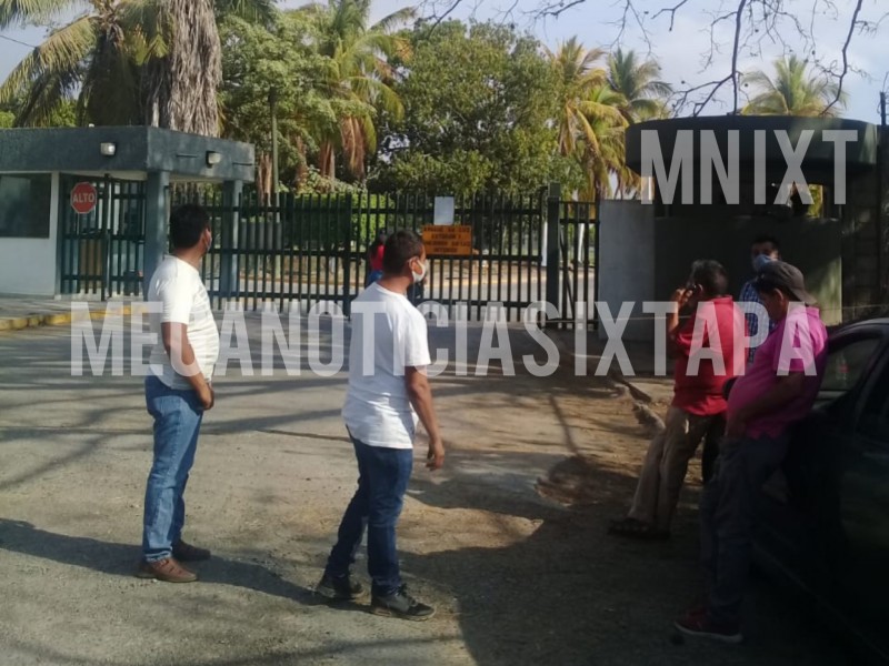 Por segundo día, bloquean termoeléctrica de Petacalco; exigen salarios atrasados
