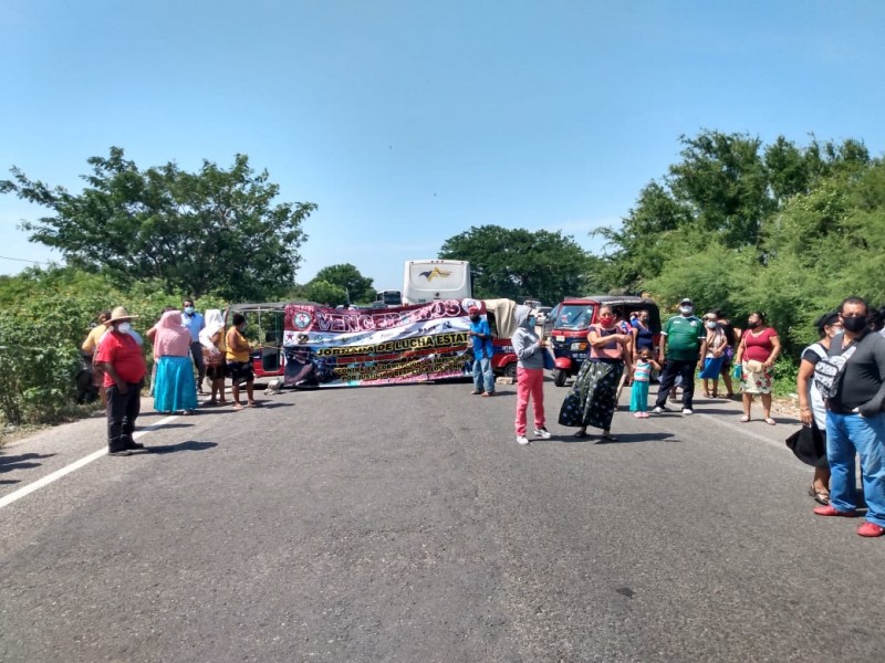 Por segundo día organizaciones sociales protestan con bloqueos carreteros