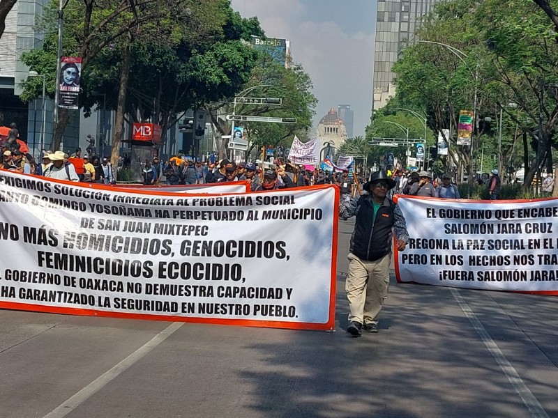 Por segundo día pobladores de Mixtepec marchan en CDMX