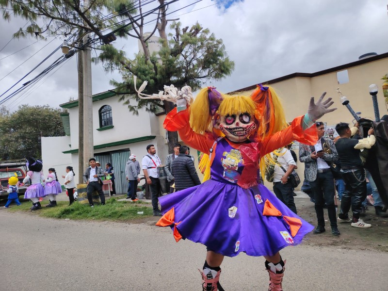 Por segundo día realizan carnaval de San Francisco Tlalcilalcalpan