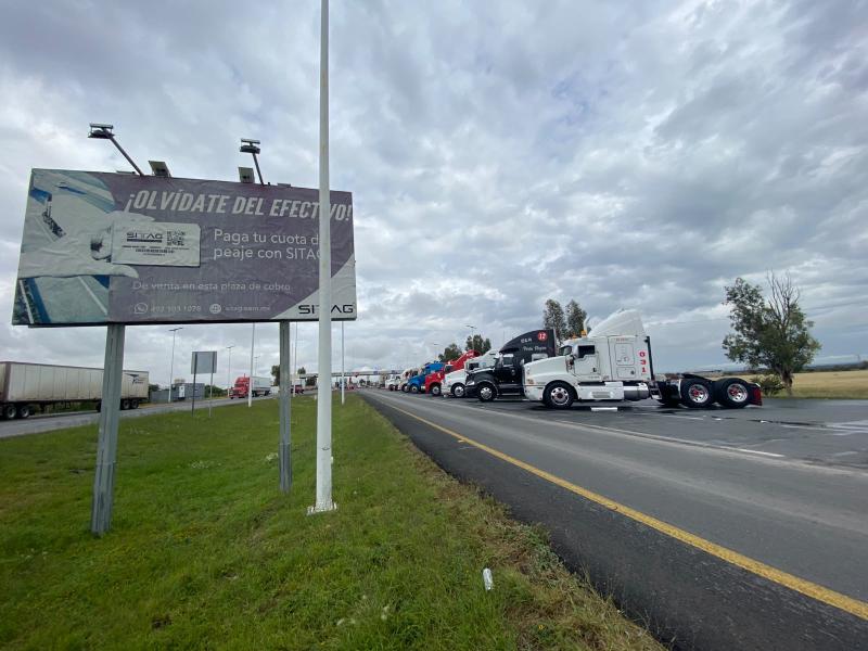 Por segundo día, transportistas realizan bloqueos intermitentes en caseta de Calera