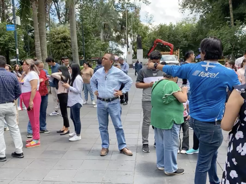 Por sismo, desalojan edificios en Xalapa