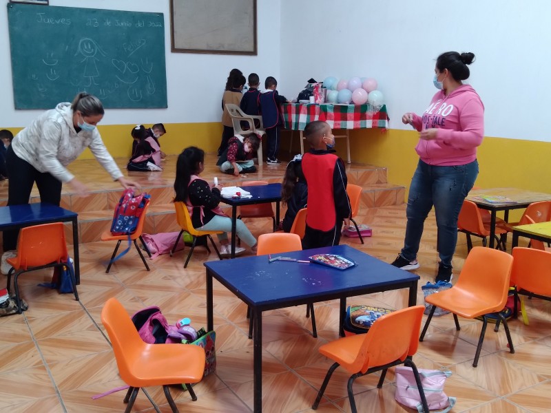 Por techos colapsados, kinder cambian de sede provisional, piden rehabilitación 