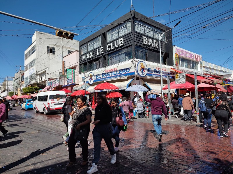 Por temporada 80% de comerciantes cambian de giro; difícil movilidad