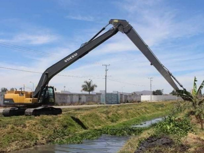 Por temporada de lluvias, avanza limpieza de canales y drenes