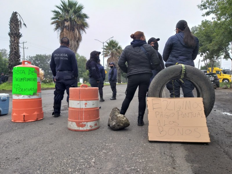 Por tercer día consecutivo, Policías Estatales toman libramiento de Morelia