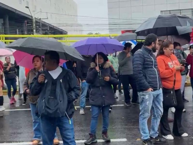 Por tercer día consecutivo, trabajadores del IMSS colapsan 5 de Febrero