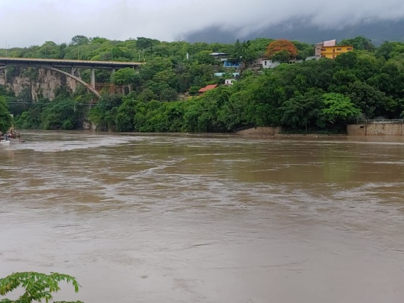 Por turbiedad, suspende SMAPA actividad en Ciudad del Agua