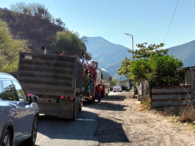 Por un accidente cierran carretera Oaxaca-Istmo