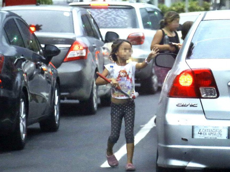 Por vacaciones aumentan niños trabajando en la calle