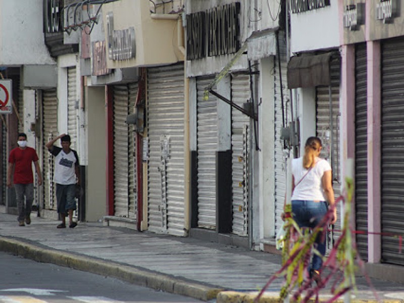 Por vacaciones comercios reabren sus puertas