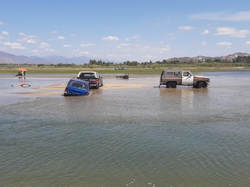 Posible daño ecológico en bocana del estero