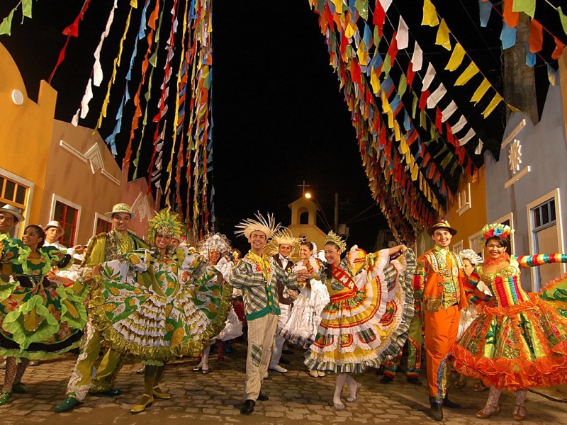 Postergan carnaval de Río en Brasil