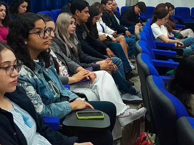 Postergan universitarios de Zacatecas su titulación por falta de tiempo