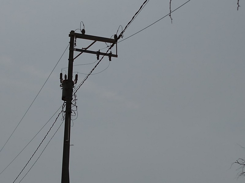 Postes dañados en Salina Cruz