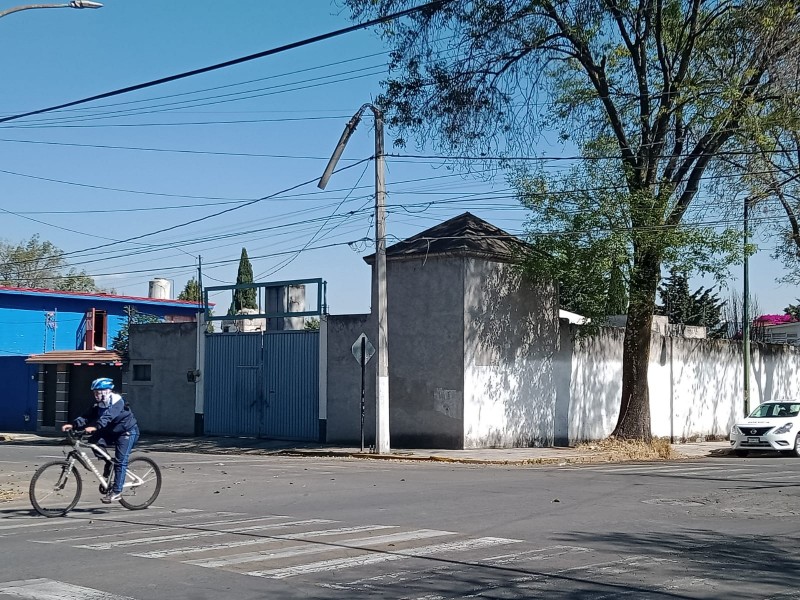 Postes en mala condiciones en Toluca