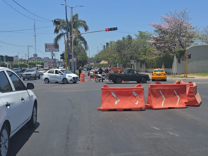 ¡Precaución conductores! Trabajos de alcantarillado afecta trafico sobre la Insurgentes