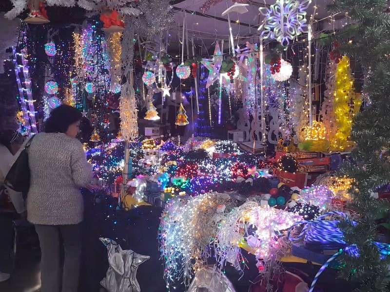 Precios navideños suben hasta 30% en tianguis