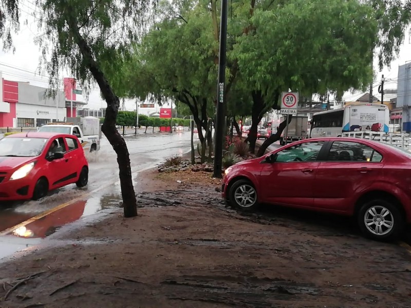 Precipitaciones provocan apagón de semáforos