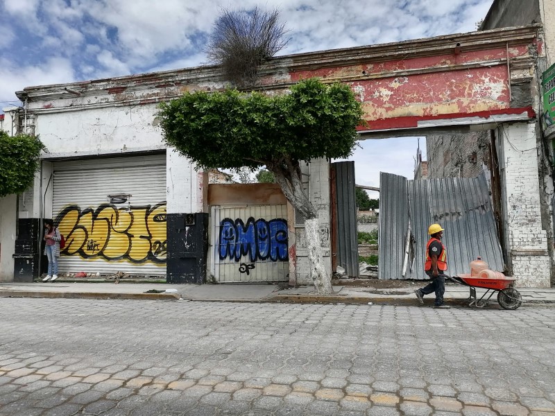 Predio baldío genera contaminación y vecinos temen aumento de robos