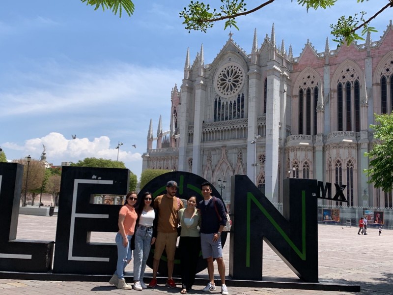 Prefieren jóvenes conocer otras ciudades, que quedarse en casa.