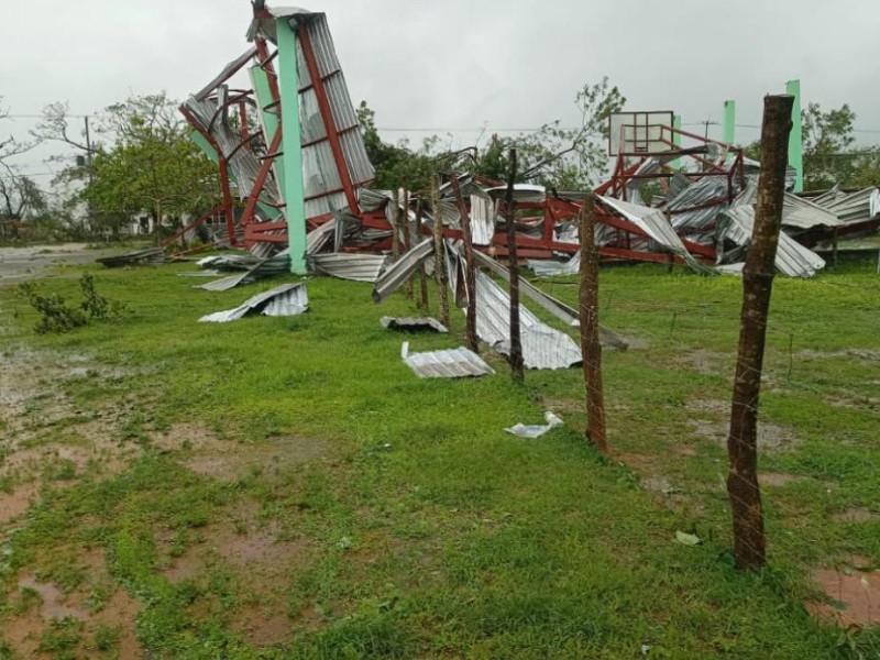 Preliminar: 50 escuelas con daños tras huracán Erick, según SEG