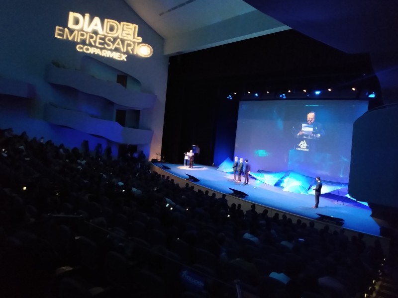 Premia Coparmex a Grupo San Carlos y Toyo