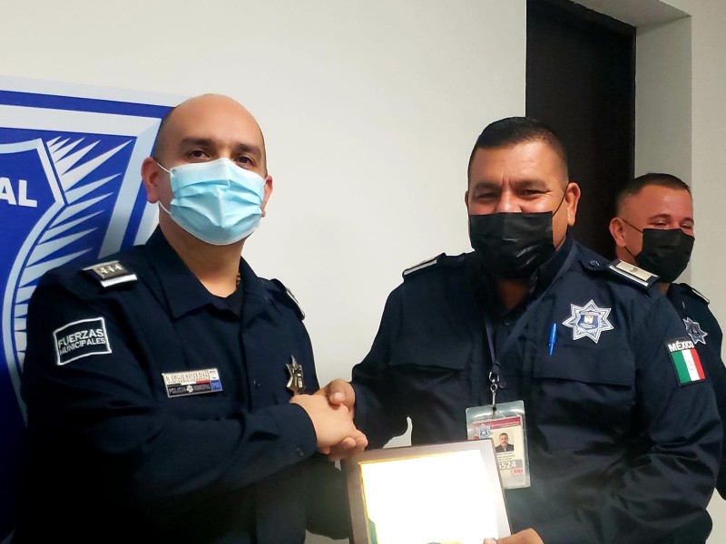 Premian a policías municipales por buen desempeño