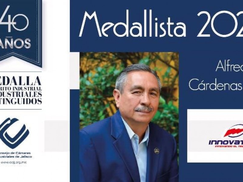 Premian al transportista Alfredo Cárdenas con Medalla al mérito industrial