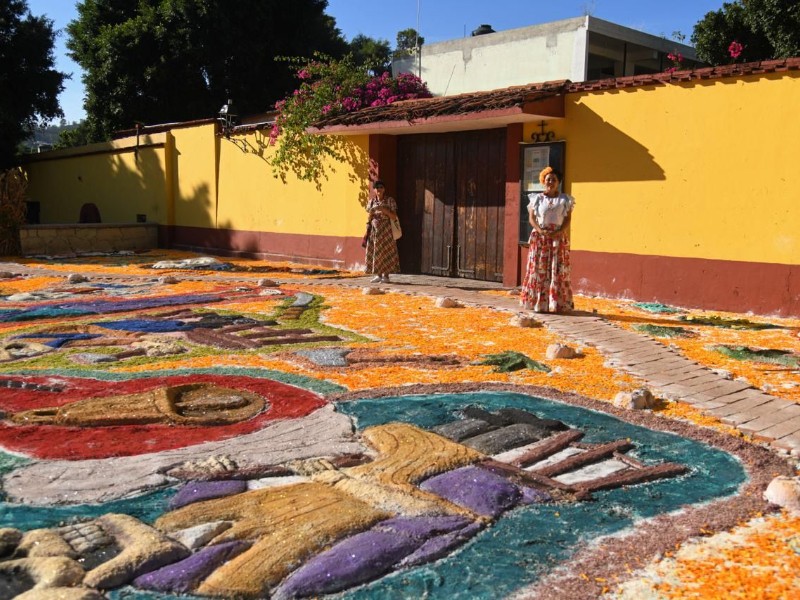 Premian tapete monumental de día de muertos en Jalatlaco Premian tapete monumental de día de muertos en Jalatlaco