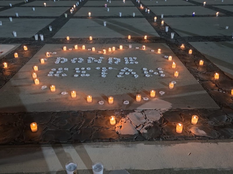 Prenden 5 mil veladoras en Gobierno para exigir justicia por desaparecidos