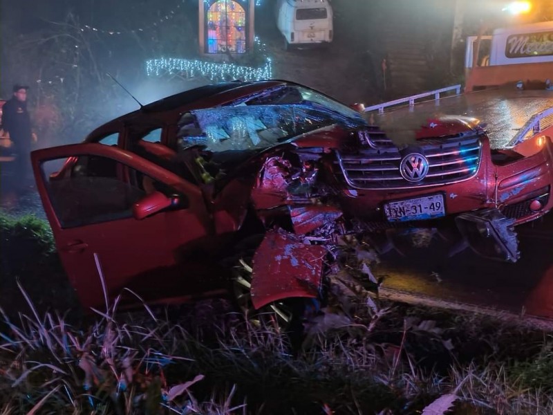 Prensado hombre tras accidente en la Teziutlán-Nautla