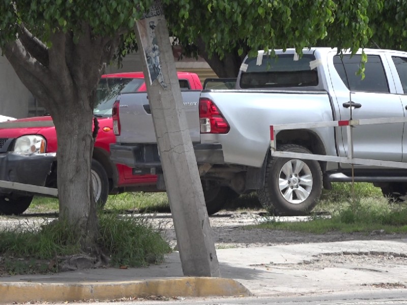 Preocupación por poste inclinado en la glorieta Hidalgo