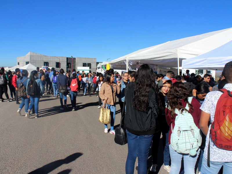 Preocupados jóvenes por altas costos universitarios