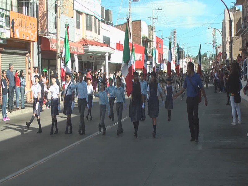 Prepara acción cívica programa de desfile del 5 mayo