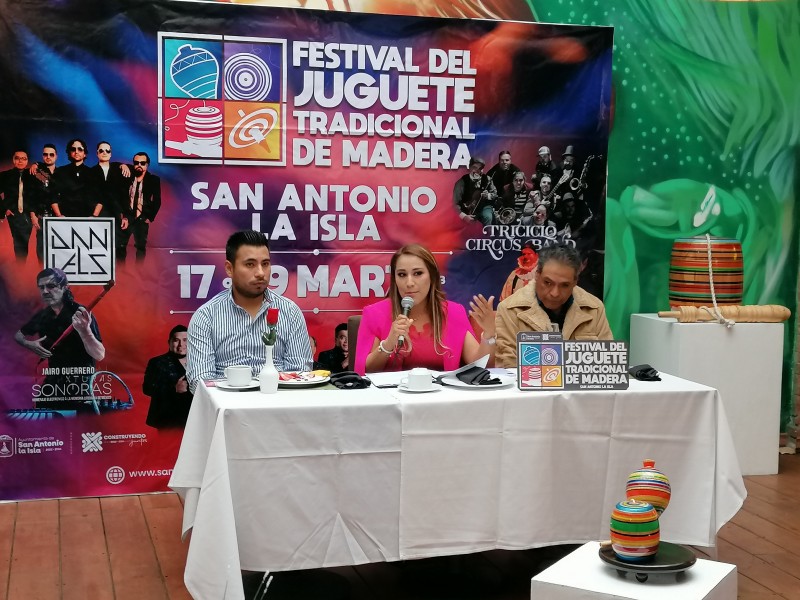 Prepara Feria del juguete de madera San Antonio la Isla