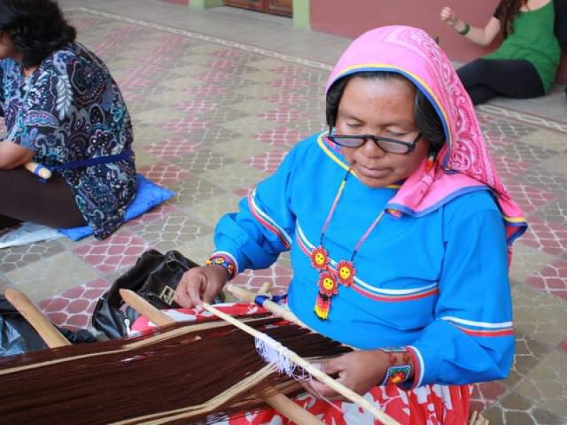 Preparan artesanos indígenas expo para remediar pérdidas durante pandemia covid