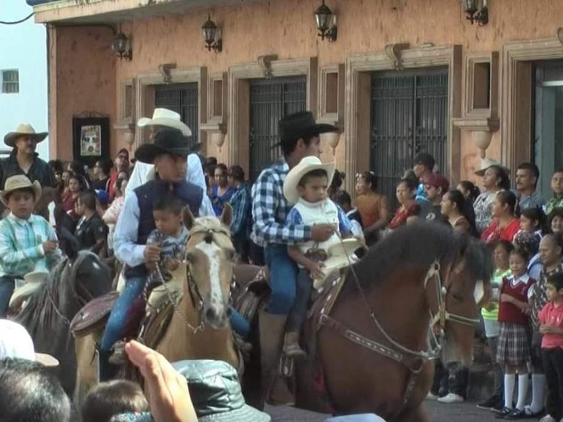 Preparan desfile del 20 de noviembre en Jacona