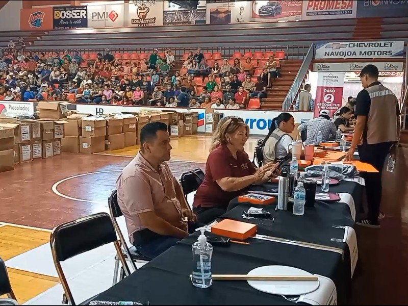 Preparan distribución masiva de uniformes escolares en Navojoa