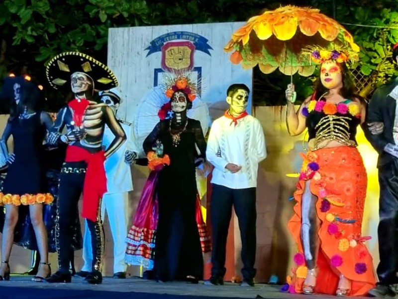 Preparatoria César Linton celebra tradiciones con su XXIII Concurso de Altares