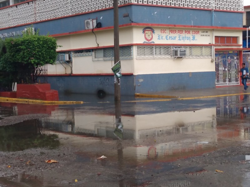 Preparatoria Federal suspende clases por lluvias Salina Cruz