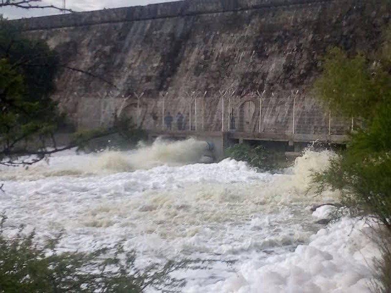 Presa Centenario rebasa su capacidad y provoca afectaciones en Tequisquiapan