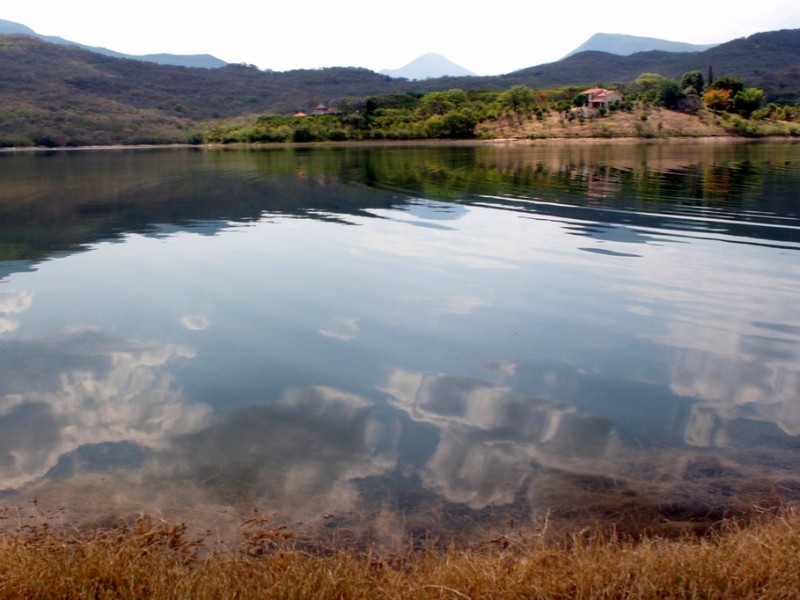 Presa de Jalpan al 100%