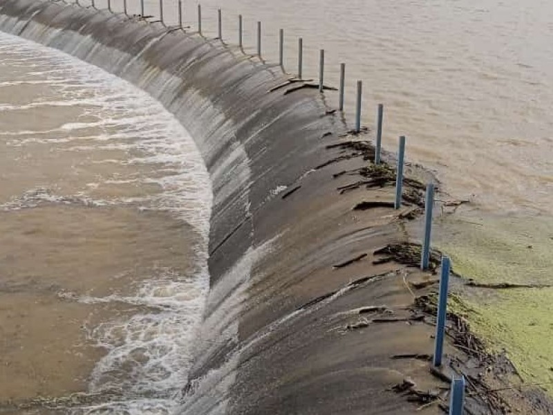 Presa Punta de Agua a toda capacidad, desfogan con control