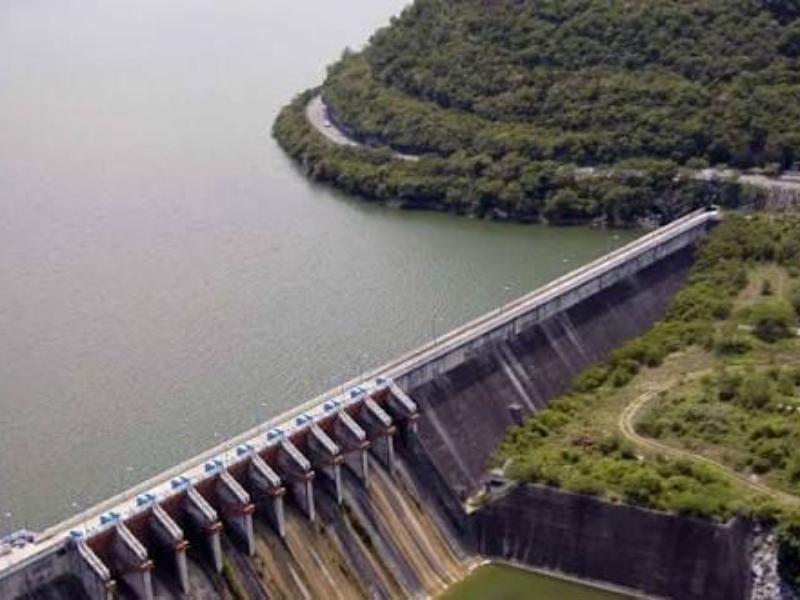 Presas mantienen desfogues controlados ante niveles elevados de agua