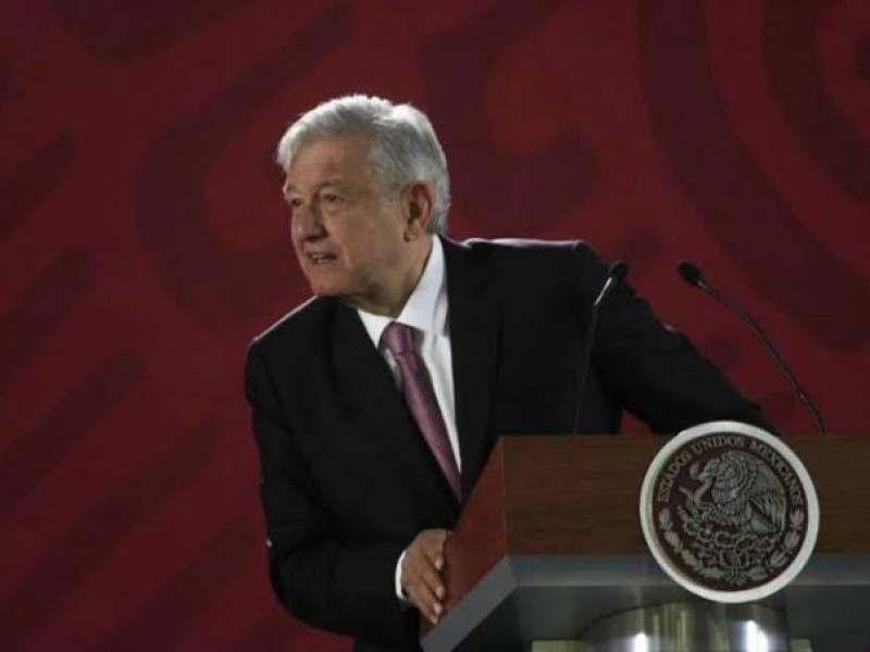 AMLO firma decreto para reducir IVA en frontera