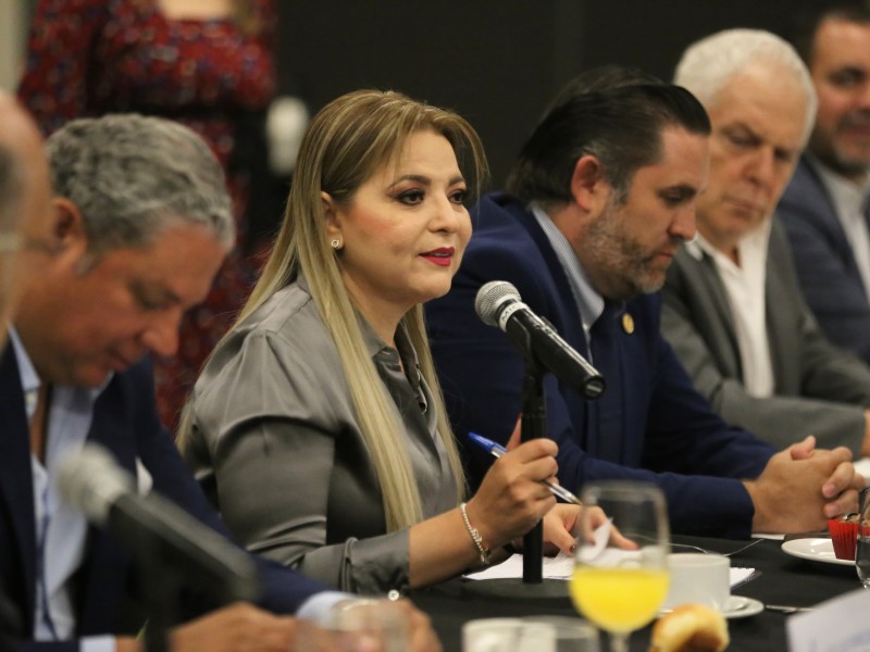 Presenta Claudia Delgadillo sus propuestas a Industriales Jalisco